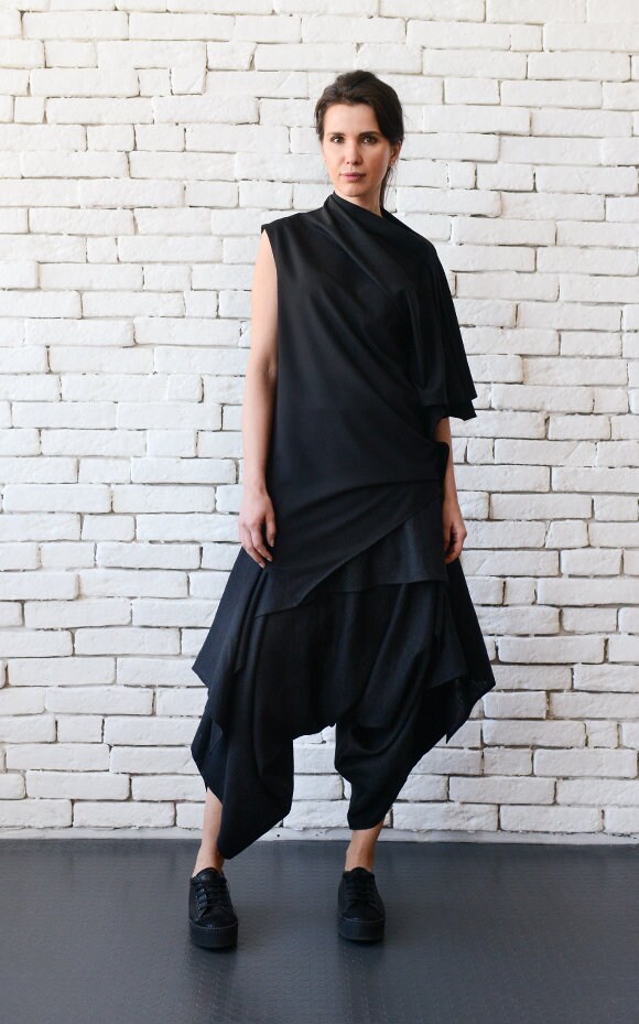 long black sleeveless tunic top
