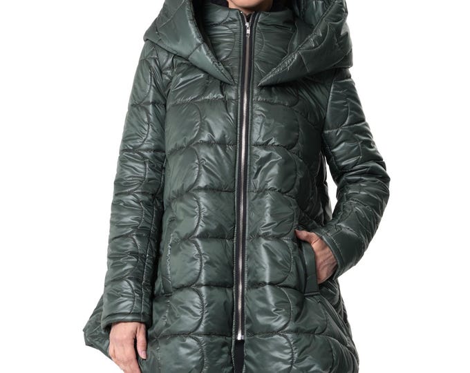 Green Quilted Coat With Hood / Winter Puffer Jacket / A-line Puffer Coat METC0140