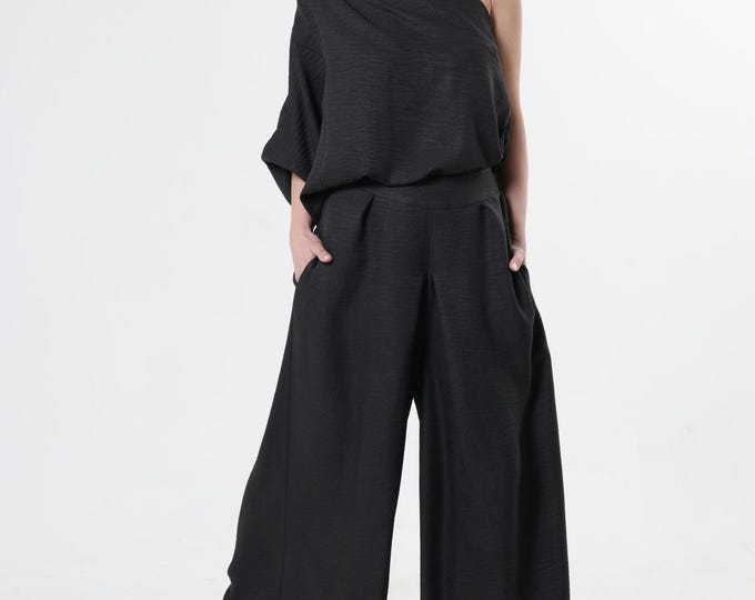 Loose Black Pants / Wide-Leg Trousers With Front Pleats - METP0131-Black