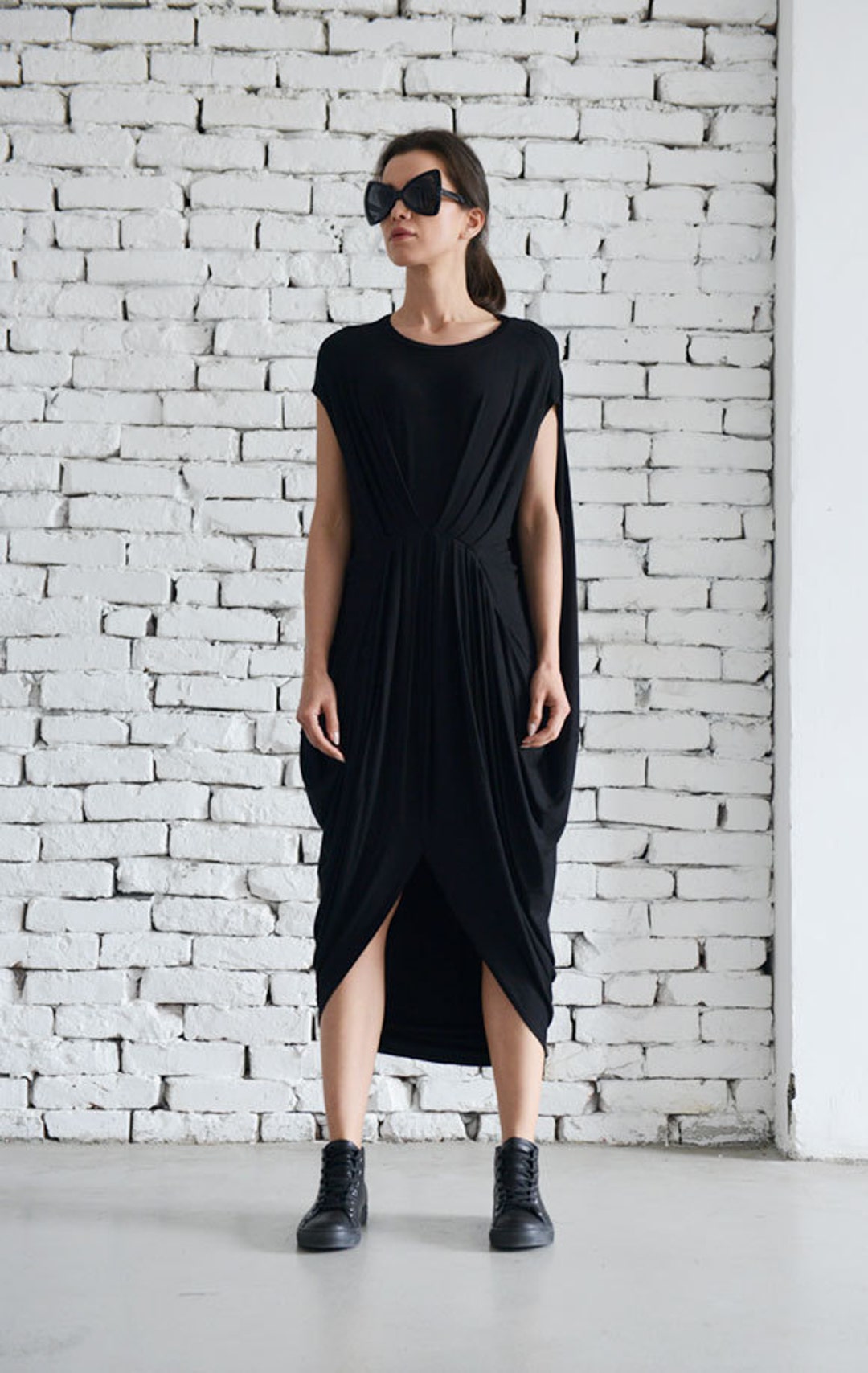 Robe longue noire/Robe noire drapée sur le devant METD0036