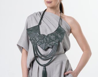 Extravagant Leather Accessory / Oversize Leather Necklace In Green - META0018