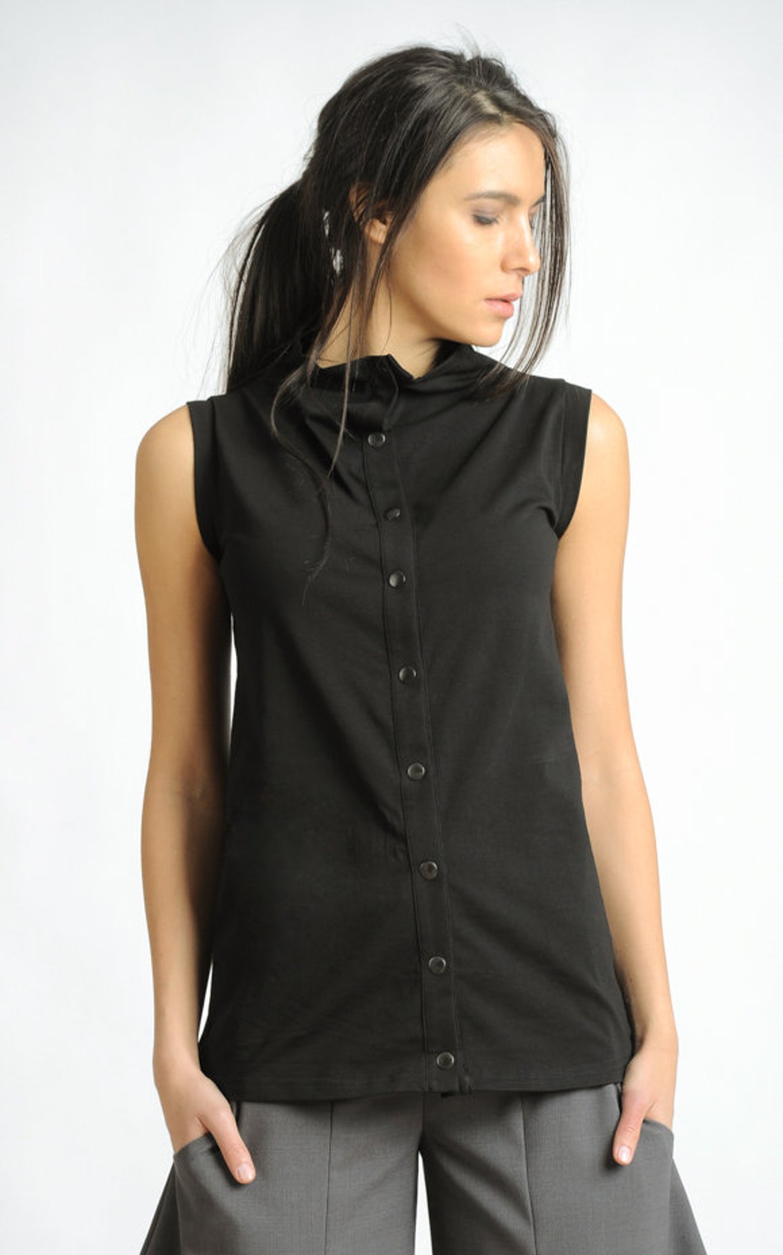 Women Black Sleeveless Top main image 1
