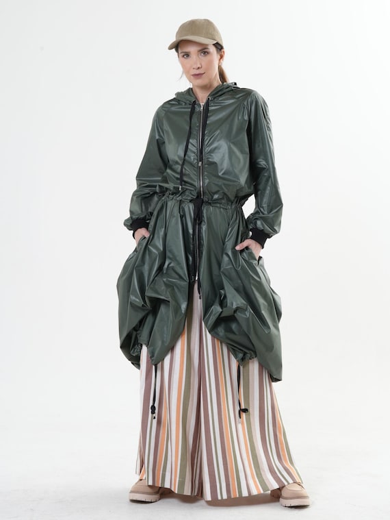Asymmetric Hooded Raincoat in Green / Transitional Jacket