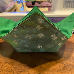 Microwave Bowl cozy, reversible, Shamrock bowl cozy, house warming gifts, men’s gift ideas, soup bowl cozy, gifts ideas, St. Patrick’s Day