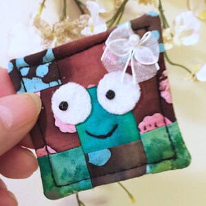Cute Quilted Fabric pin,, fiber art jewelry pin, Novelty pin, Art Quilt Pin, Scrappy Quilty pin #8