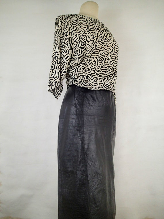 Vintage black leather skirt, ON SALE  fitted high 