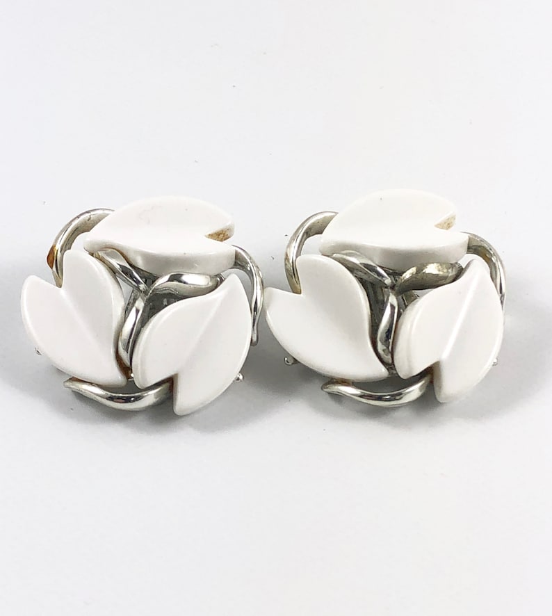 Silver and White Mid Century,white and silver,abstract design,vintage,silver-toned,mid century,accessories,clip on,metal clip on,earrings