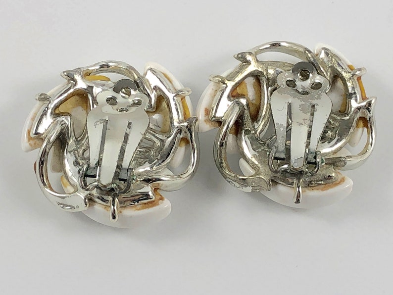Silver and White Mid Century,white and silver,abstract design,vintage,silver-toned,mid century,accessories,clip on,metal clip on,earrings
