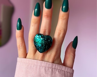 Emerald Green Glitter Heart Resin Ring - Adjustable Silver Plated Band