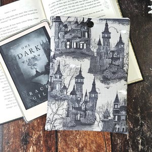 Funda para Kindle "Casa Encantada", regalo para amantes de la lectura, funda para e-reader, funda para libros, regalo para amantes de los libros, funda Dark Gothic Academia para libros