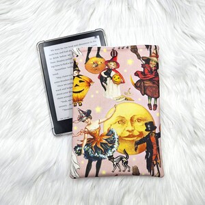 Vintage Halloween Kindle Sleeve | Book Lover Gift | Colorsoft Cover | Kindle Case | Bookish Gift | Kindle Paperwhite Cover | Retro Pinup