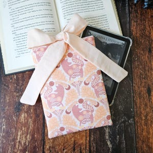 Bohemian Moon Fox Kindle Sleeve | Book Lover Gift | Bow Tie Cover | Peach Kindle Case | Bookish Gift | Paperwhite Colorsoft | Book Bag Pouch