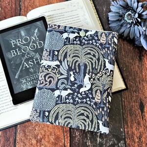 Gray Woodland Fox Kindle Sleeve | Book Lover Gift | E-Reader Cover | Kindle Case | Bookish Gift | Kindle Paperwhite Cover | Kindle Sleeve