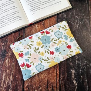 Gesteppte Blumen Reißverschluss Tasche | Blumen-Stifttasche | Girly Geschenk | Buchliebhaber | Anmerkung Kit | Journaling Geschenk | Geschenke für Sie | Handgefertigt
