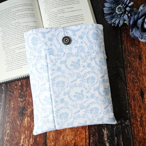 Protège-livre bleu clair à fleurs | Cartable | Accessoires de livres | Protège-livre | Couverture du livre | Cadeau fait main | Cadeau pour amoureux des livres | Pochette de livre