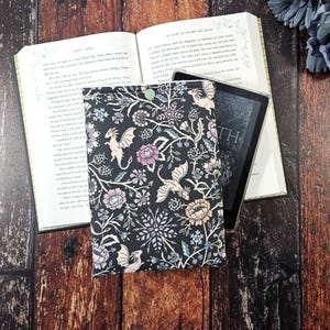 Custodia Kindle Whimsical Dragon / Regalo per amanti dei libri / Custodia fantasy / Custodia Kindle / Regalo per amanti dei libri / Paperwhite Colorsoft / Dark Academia
