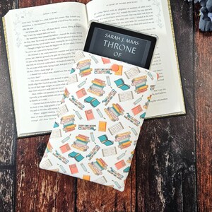 Just One More Chapter Kindle Sleeve | Book Lover Gift | Colorsoft Cover | Kindle Case | Bookish Gift | Kindle Paperwhite Cover | Book Sleeve