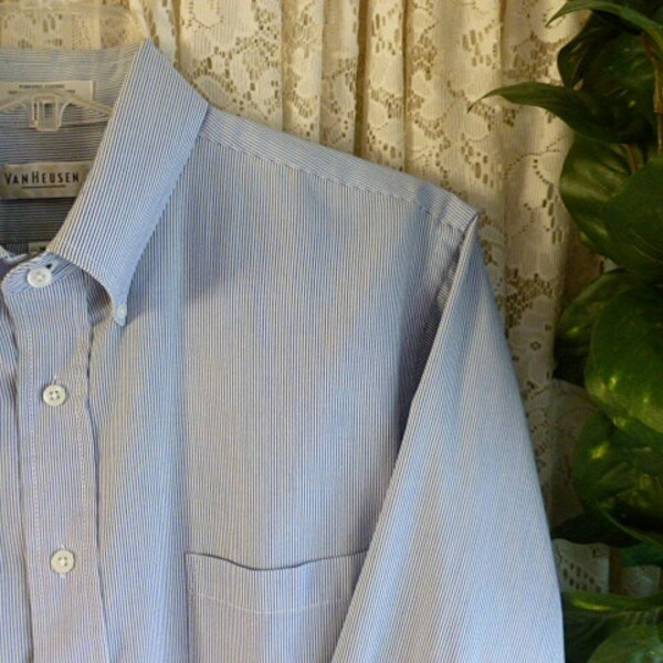 Vintage COTTON BLEND SHIRT, Mens Size Large 16 32 / 33, Easy Care, Fine Blue & White Pinstripe Van Huesen Dress Business Casual Casual