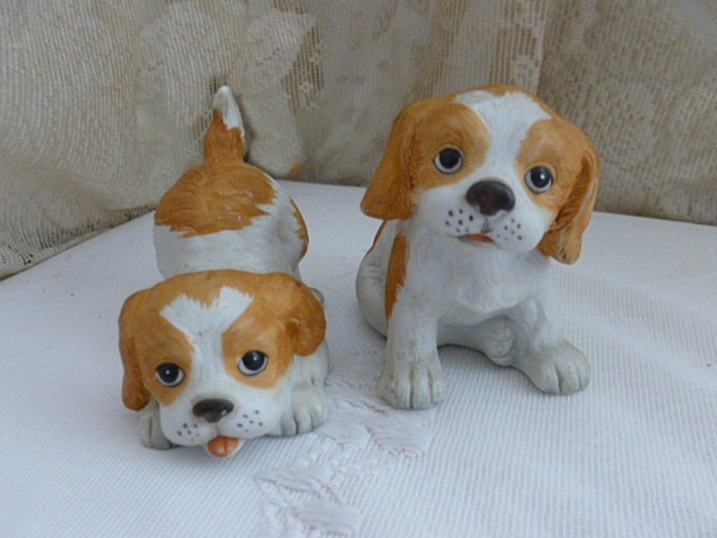 1970s 1980s Vintage HOMCO SPANIEL PUPPY Figurines Home Decor Retro Traditional Dog Canine Hunting Upland Set of Two Ceramic Porcelain