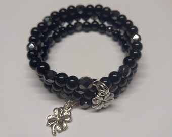 Black beaded memory wire bracelet, Summer wrist bangle, Multi strand bracelet, Gift for her, Ready to ship, Four leaf clover charms