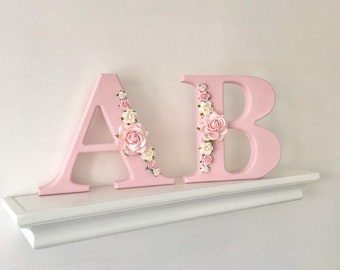 Carta de berçário para meninas | Carta Flor | Decoração de berçário | Novo presente para bebê | Presente de chá de bebê | Posição independente | Presente de Batizado | Presente de Natal.