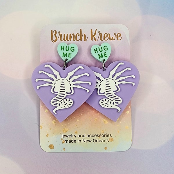 Facehugger Hug me heart earrings, Halloween earrings, spooky cute earrings, alien, horror movie, valentine, slasher, villain, pastel