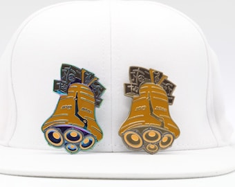Philly Pham Liberty Bell Hat Pin - Suonare nel nuovo anno