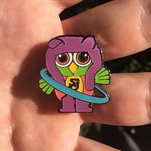 String Cheese Mini Owl Electric Forest Glow Hat Pin