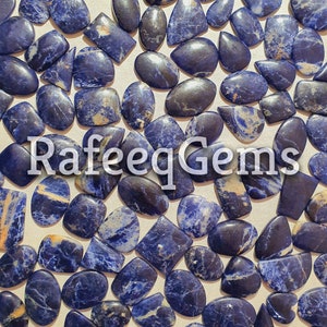 Sodalith Cabochon Großhandel Lot nach Gewicht mit verschiedenen Formen und Größen für die Schmuckherstellung verwendet