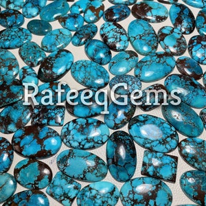 Cabochão de TURQUESA DE MAGNESITA Natural Lote de atacado por peso com diferentes formas e tamanhos usados para fabricação de joias (tratado naturalmente)