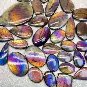 Labradorita por atacado Melhor qualidade Multi Roxo Brilhante Polido Labradorita Roxa Gemstone! Melhor e Natural Labradorita
