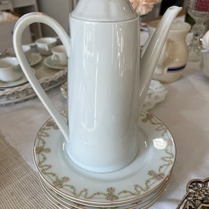 White Schonwald 18 Fabrik Dekor coffee pot.