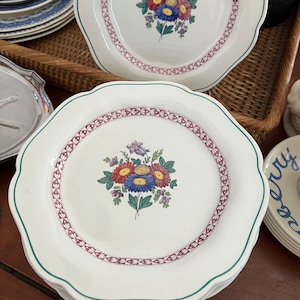 Green Rimmed Scalloped edged Vintage Wedgwood Dinner Plates Set of 10.