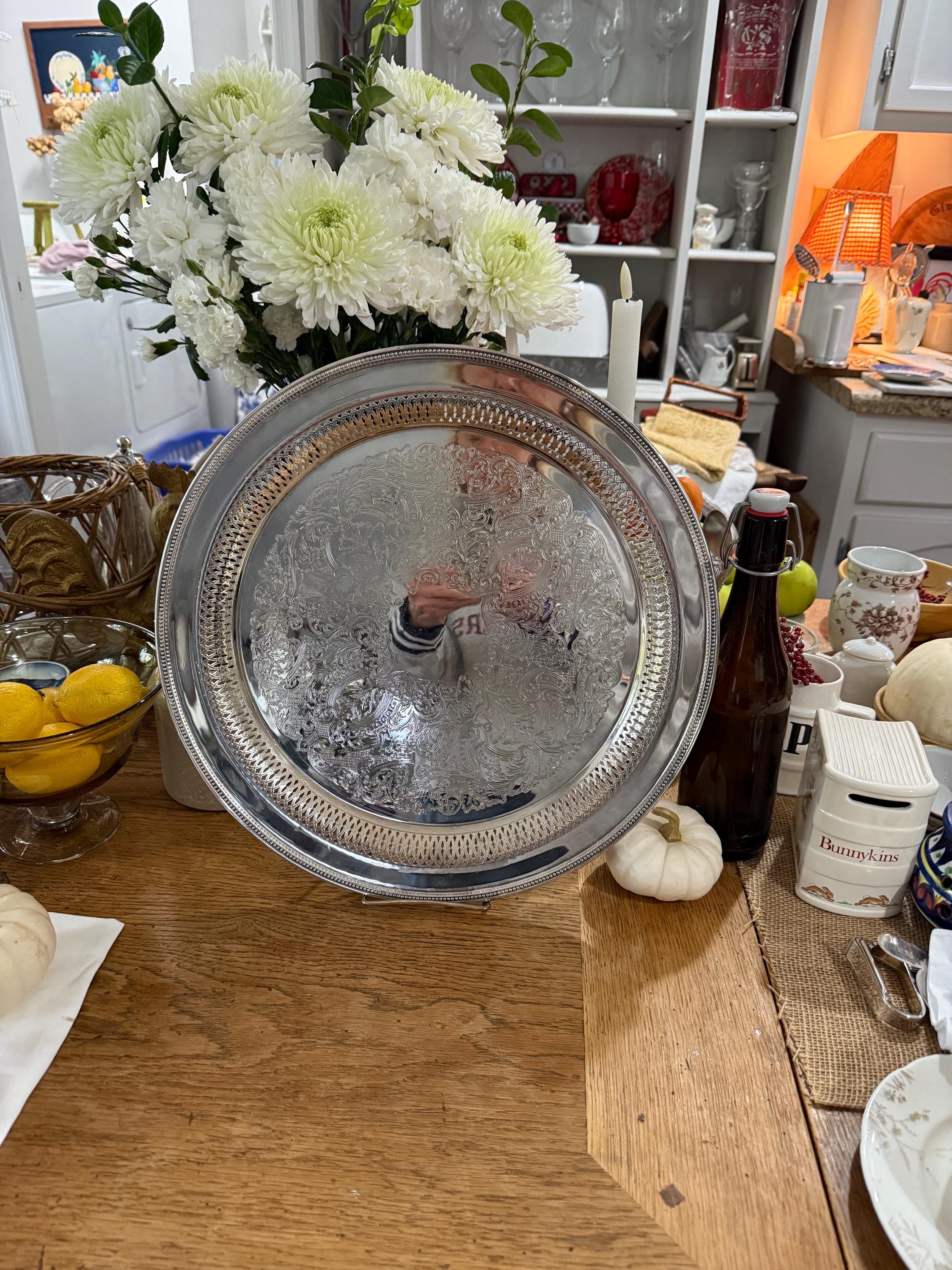 Oneida のシルバープレート製ヴィンテージ ラウンド トレイ。 - Etsy 日本