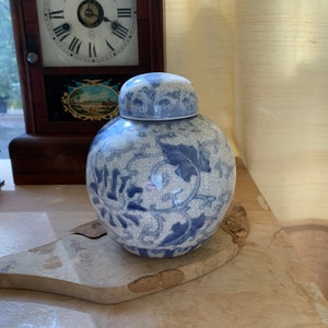 Beautiful Blue and White Chinese Expot Covered Small Jar.  Measures 6” x 5”.