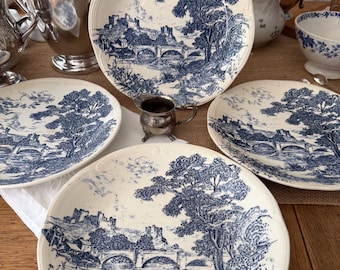 青と白のヴィンテージフランス製9.25インチプレート。4枚セット。GIEN