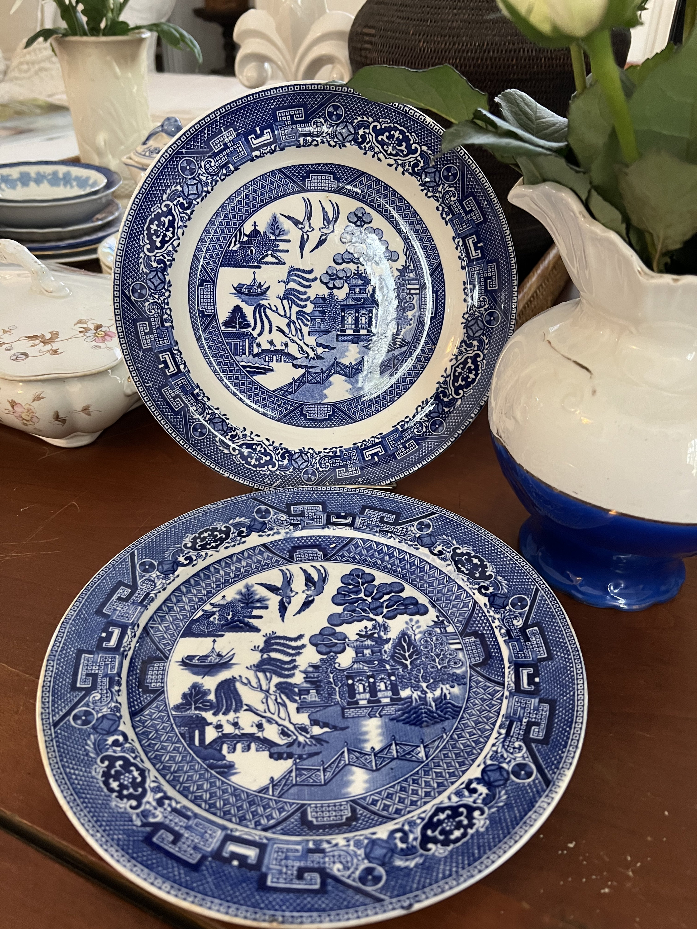 アンティーク、ブルーアンドホワイトの皿 Blue and White Vintage Willowware 9” Plates. Set of 2. - Etsy