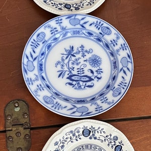 Blue and White Vintage Blue Onion Lot of 3 Plates