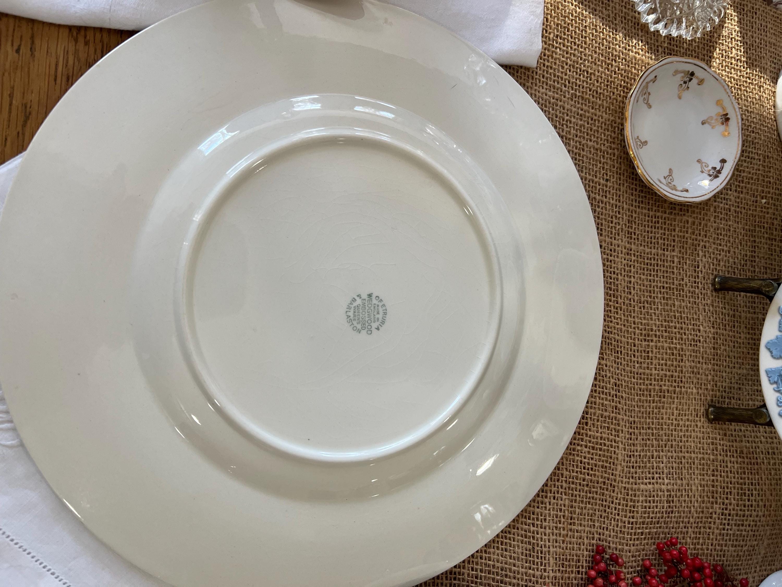 ブルーエンボス加工ウェッジウッド クイーンズウェア プレート 3枚