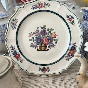 Green Rimmed Vintage Wedgwood Floral 8” Plate