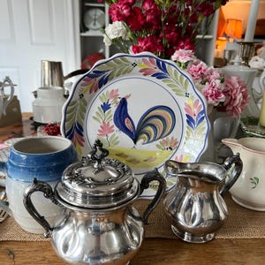 Crème et sucre plaqués argent.  Antiquité Victor Silver Company 2697.