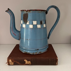 Oudfrans geëmailleerde koffiekan