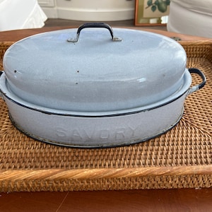Vintage Enamel Roaster Pan.  Measures 17.7” x 8”.