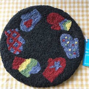Mitten Chair Mat Hand Hooked 12&quot; x 12&quot;