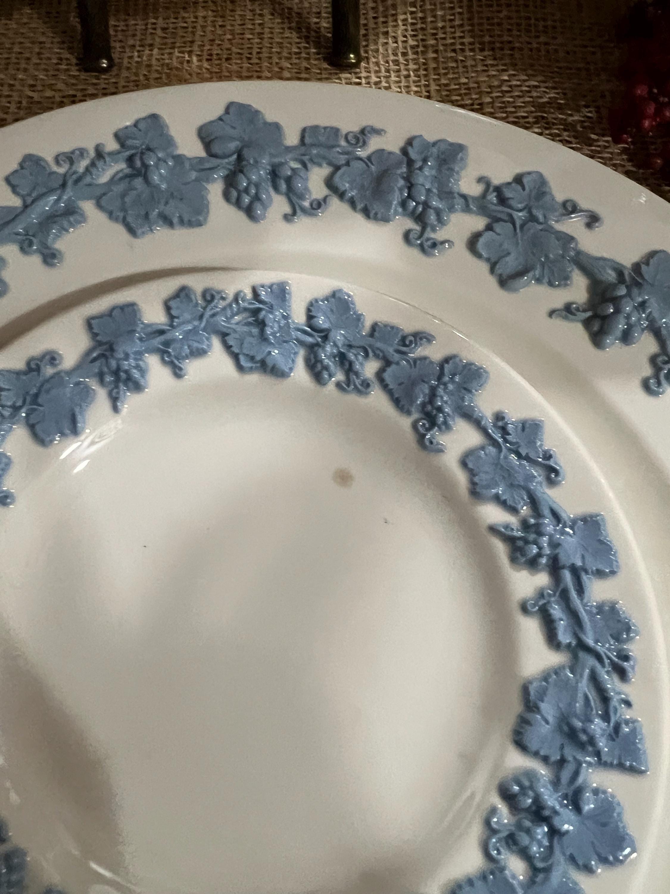 ブルーエンボス加工ウェッジウッド クイーンズウェア プレート 3枚