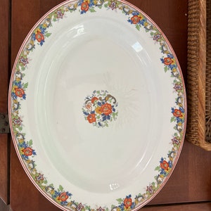 Large Vintage Alfred Meakin Platter.  Measures 16” x 13”.