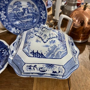 Piatto antico inglese quadrato coperto in porcellana blu e bianca Transferware