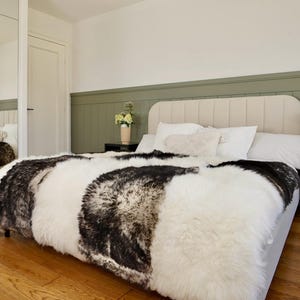 SHEEPSKIN Rug Natural Patchwork 8.5&#39;x6.5&#39; feet Throw Genuine Leather Sheep Skin Decorative rug - White and black comfy, cozy, thick!