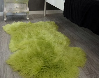 SHEEPSKIN GREEN   Throw Genuine leather Sheep Skin  Decorative rug green comfy, cozy, hair is very thick, shiny !