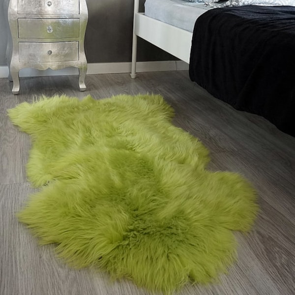 SHEEPSKIN GREEN   Throw Genuine leather Sheep Skin  Decorative rug green comfy, cozy, hair is very thick, shiny !